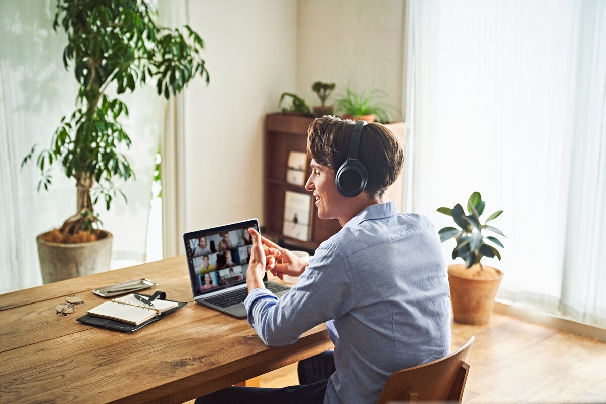 Беспроводные наушники Sony WH-1000XM4/S с шумоподавлением, Серебристые